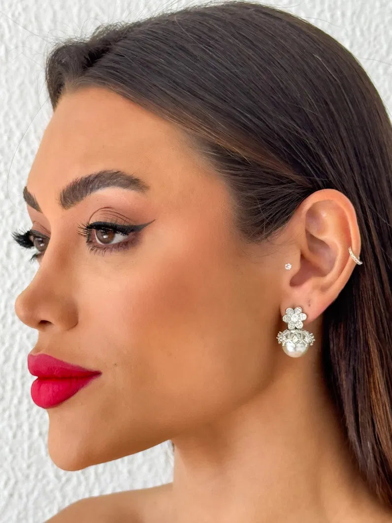 Brinco Folheado a Ouro 18k e Prata Flor Cravejada e Perola - Prata