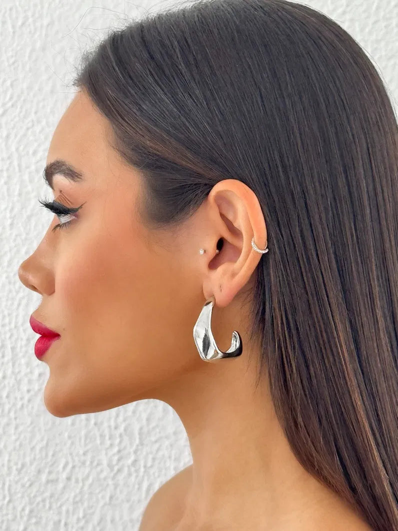 Brinco Folheado a Ouro 18k e Prata Argola Organica Curva - Prata