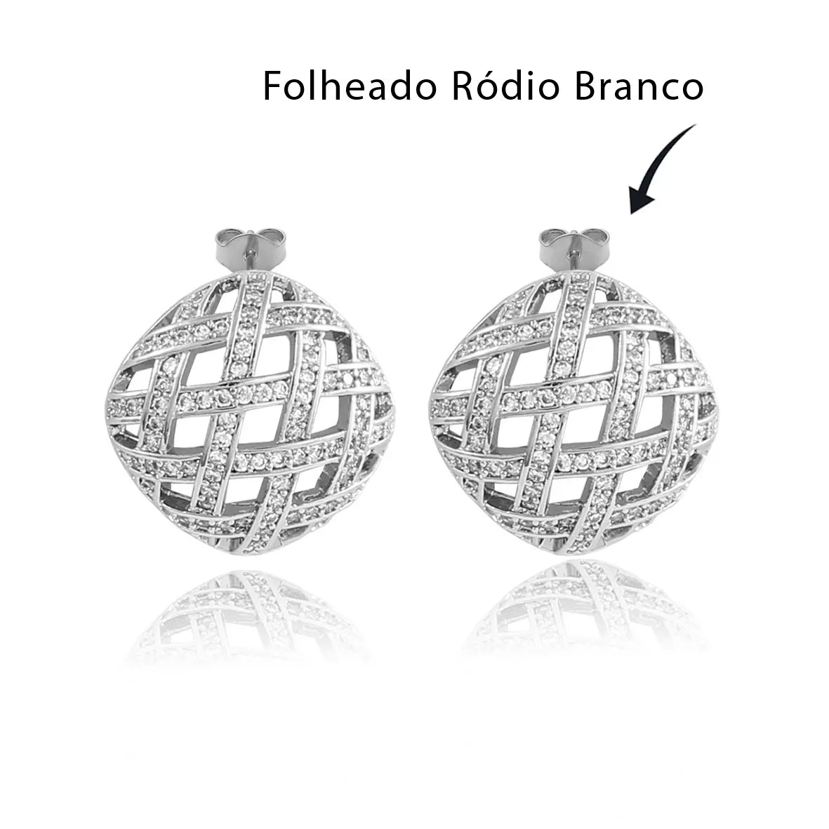 Brinco Curvo Detalhe Xadrez Cravejado com Zircônias Folheado Ródio Branco