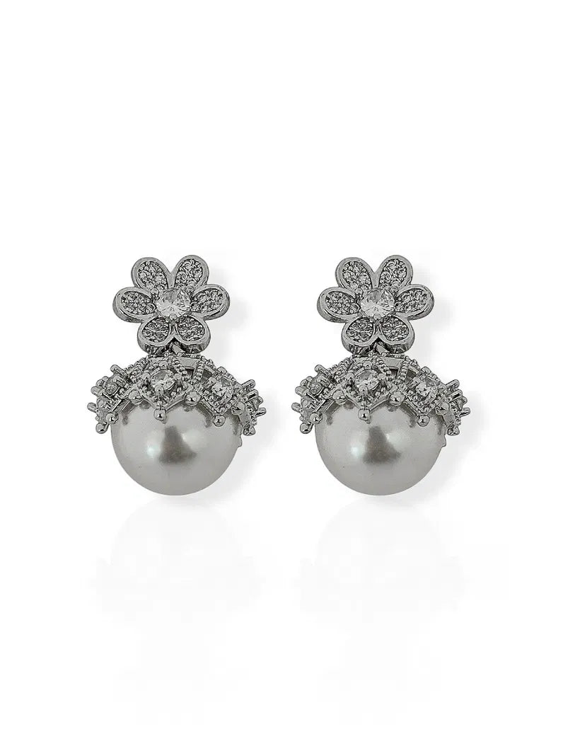 Brinco Folheado a Ouro 18k e Prata Flor Cravejada e Perola - Prata