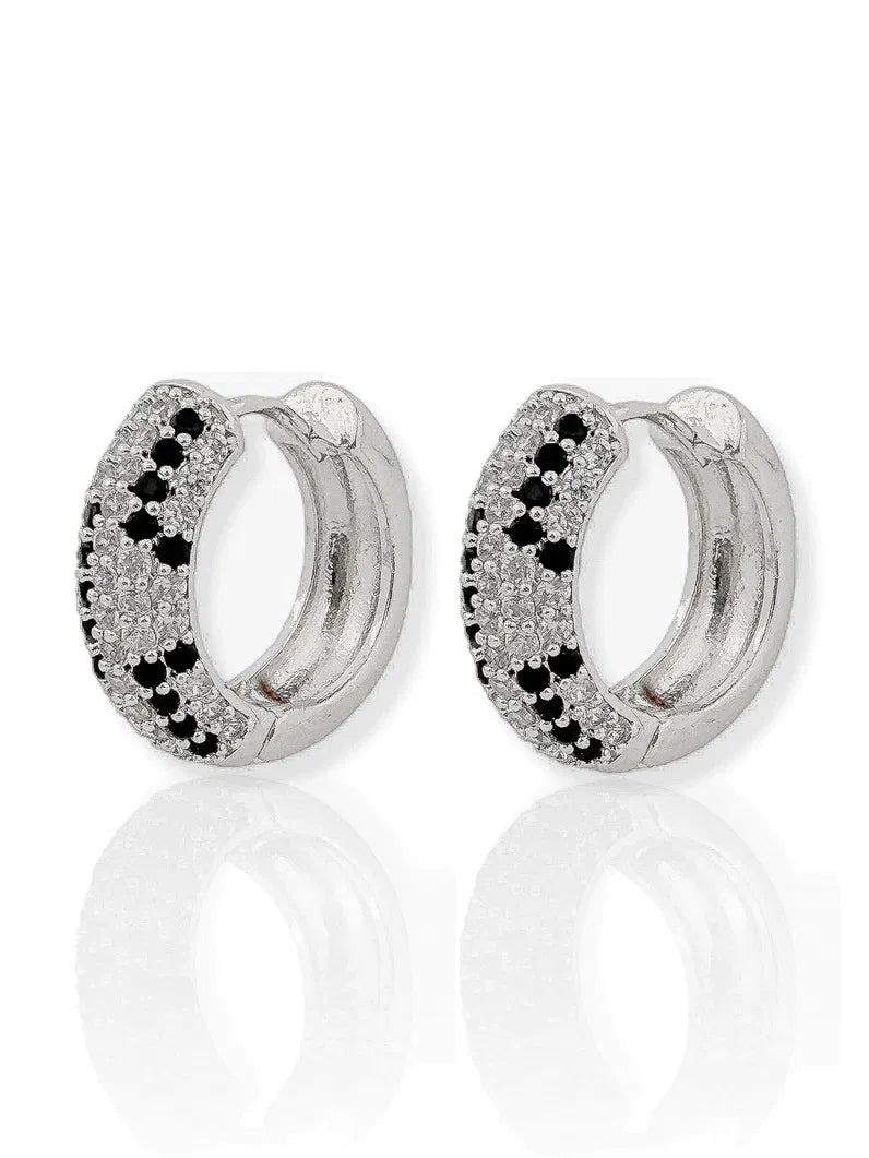 Brinco Folheada a Ouro 18k e Prata Argola Cravejada Detalhes Pretos - Prata
