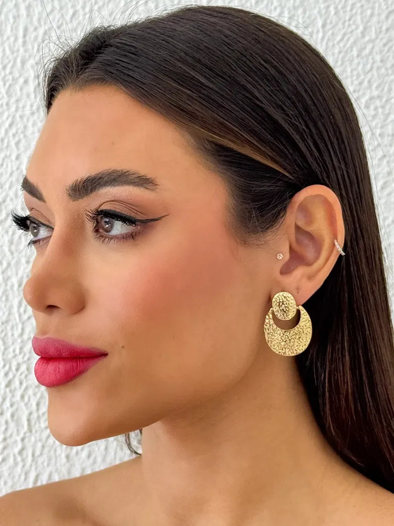 Brinco Folheado a Ouro 18k e Prata Ponteira Martelada - Ouro