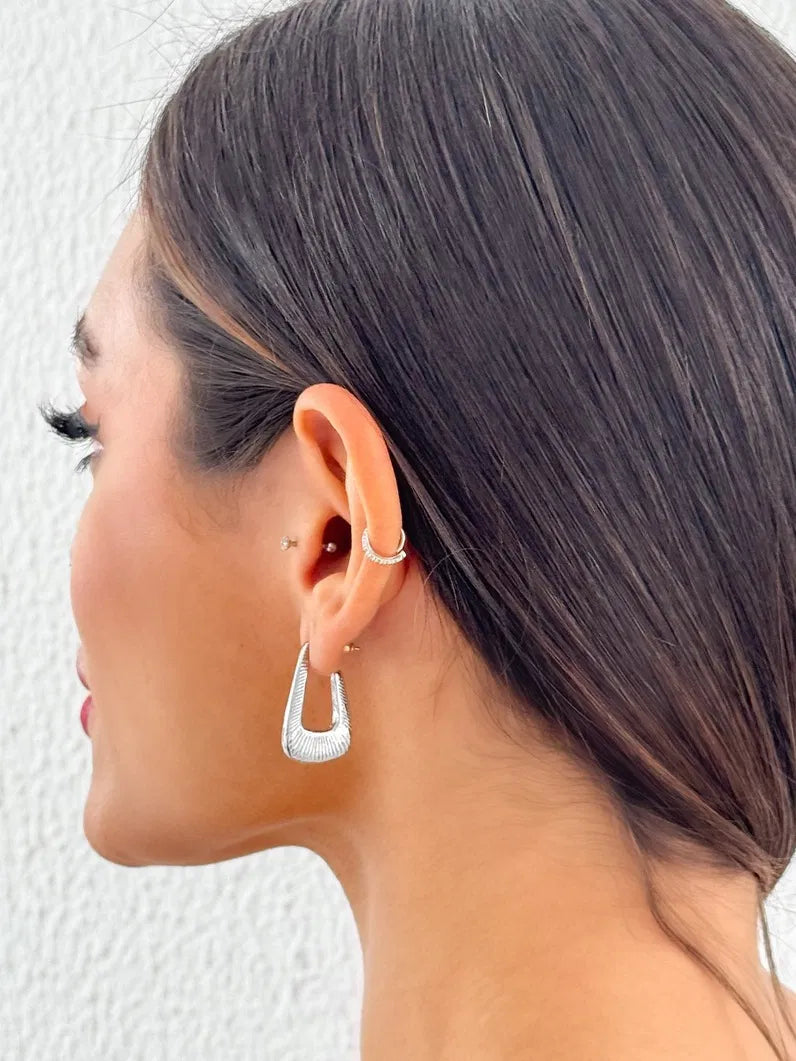 Brinco Folheado a Ouro 18k e Prata Argola Quadrada Texturizada - Prata