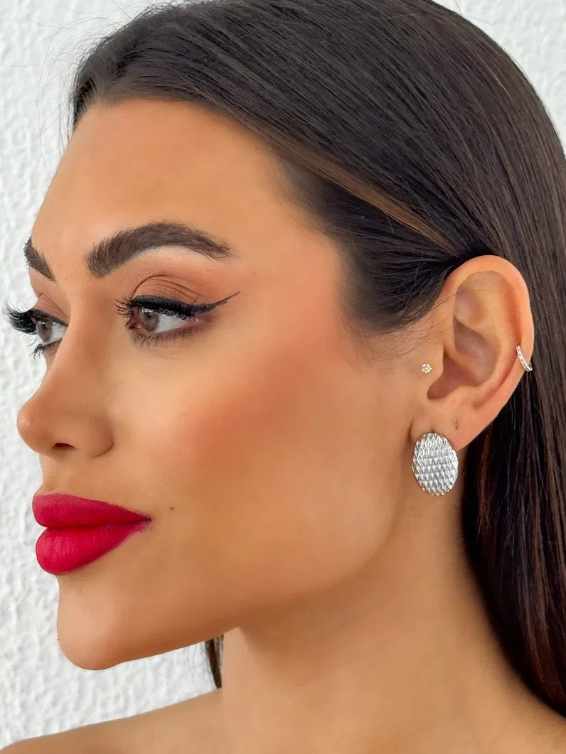Brinco Folheado a Ouro 18k e Prata Oval Texturizado - Prata