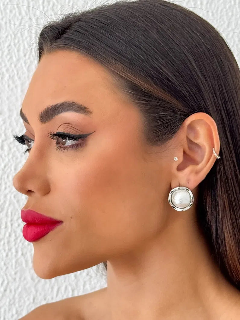 Brinco Folheado a Ouro 18k e Prata Perola Envolvida - Prata