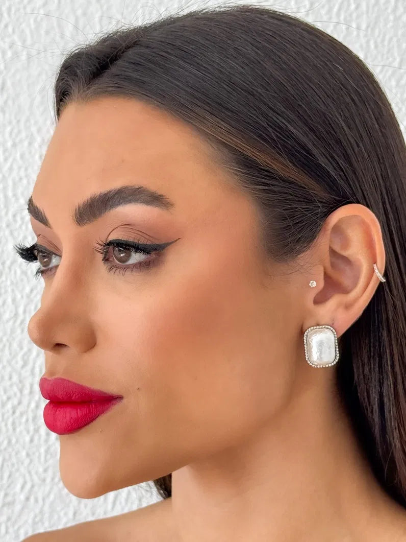 Brinco Folheado a Ouro 18k e Prata Perola Retangular Borda Texturizada - Prata
