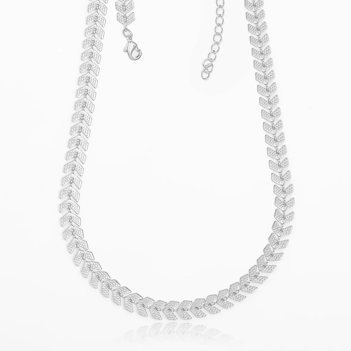 Colar Choker Escama de Peixe Trabalhada Folheado Prata 1000