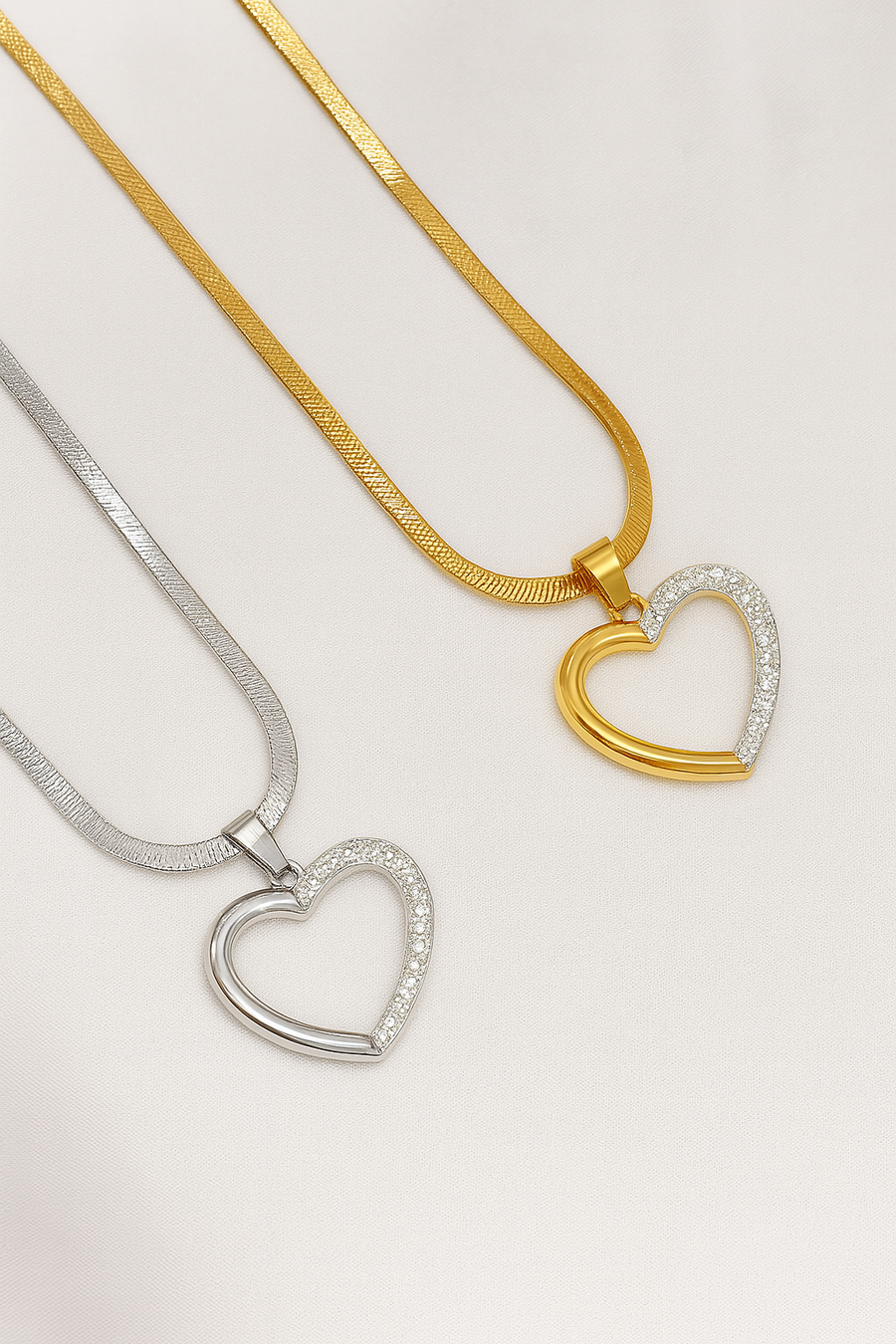 Colar Feminino Coração Cravejado em Aço Inox (Dourado ou Prata)