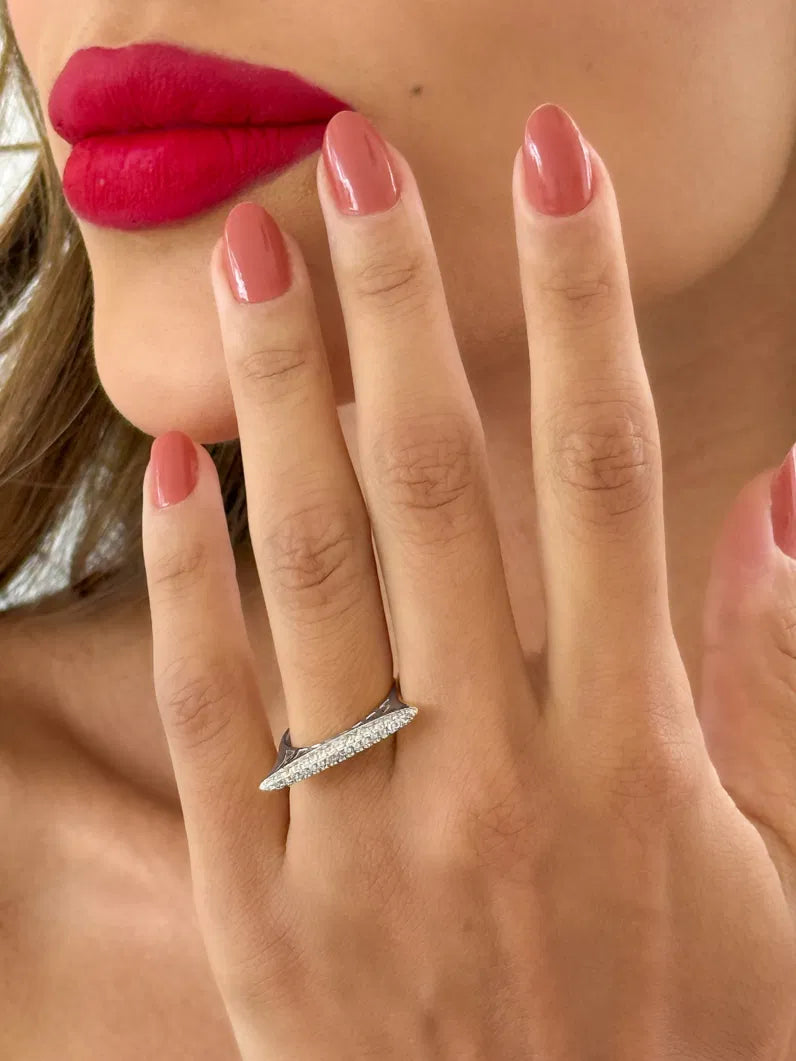 Anel Folheado a Ouro 18k e Prata Design Moderno Cravejado