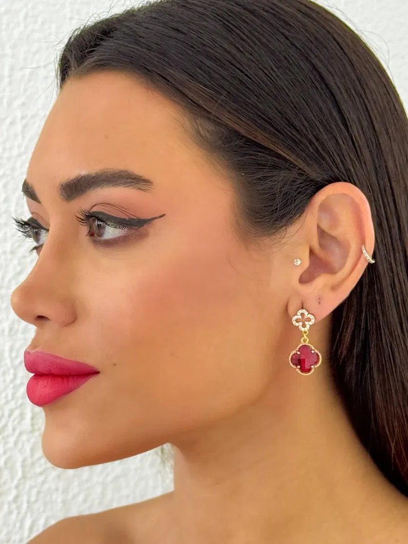 Brinco Folheado a Ouro 18k Inspiração Vg. Cravejado - Vermelho
