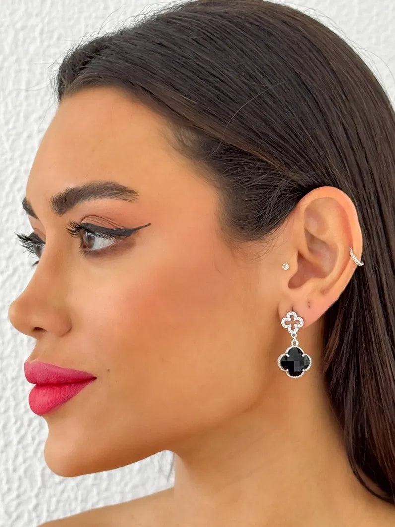 Brinco Folheado a Prata Inspiração Vg. Cravejado  - Preto