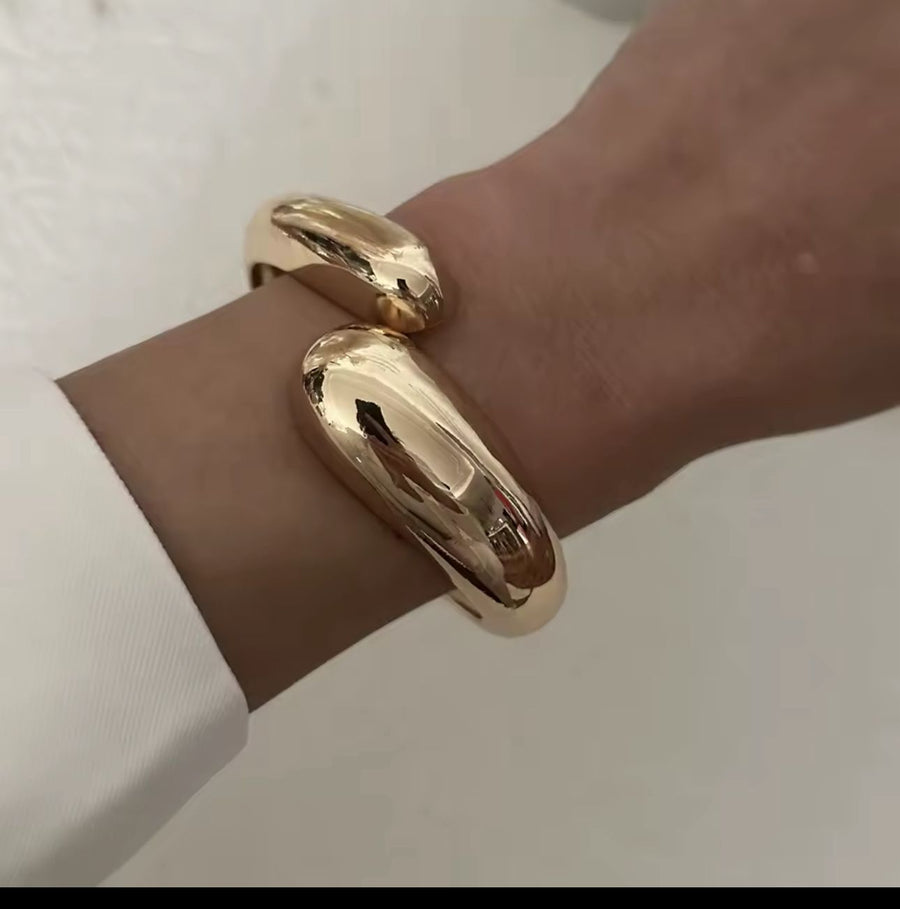 Bracelete Folheado a Ouro 18k Escultura Vanessa