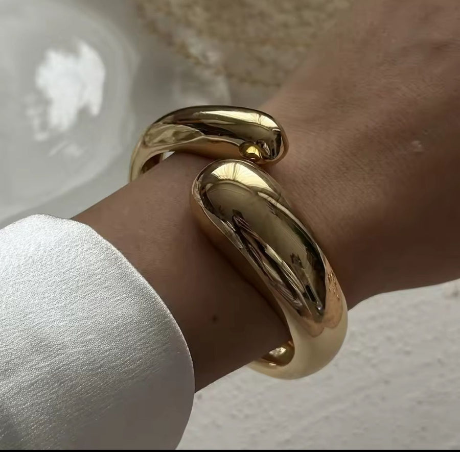 Bracelete Folheado a Ouro 18k Escultura Vanessa