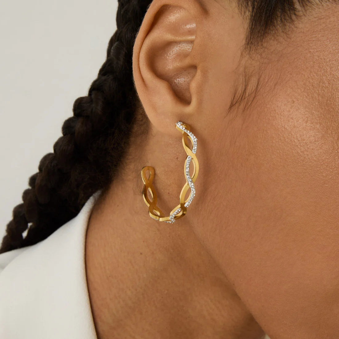 Brincos Elos com Pedras Brilhantes Banhados em Ouro 18k