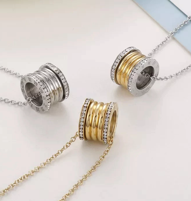 Conjunto Colar e Brinco Cilíndrico com Cristais – Luxo Minimalista - Ouro