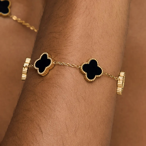 Pulseira Trevo Preto Banhado em Ouro 18k