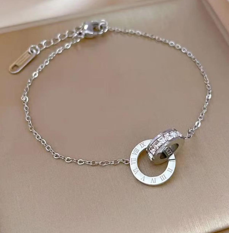 Pulseira Elegance Duo com Detalhes Romanos e Cristais Ouro